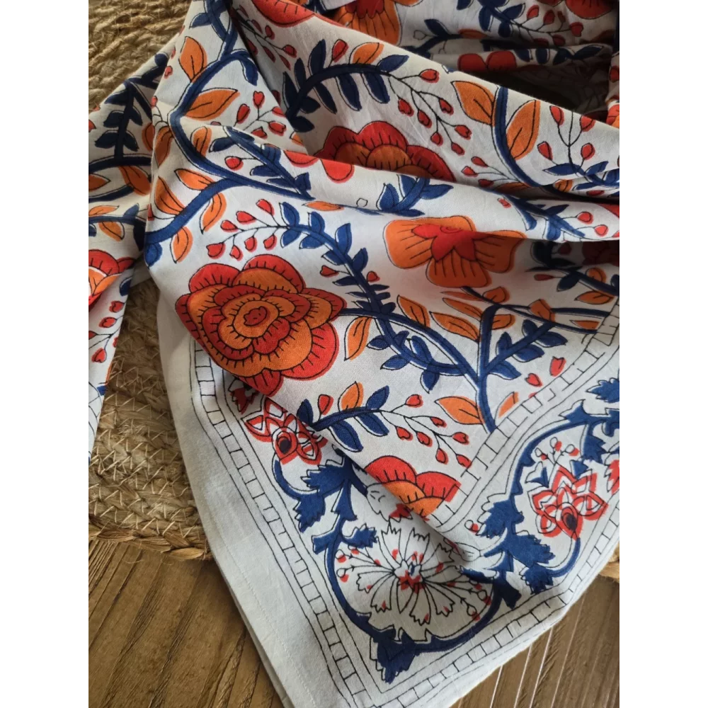 Foulard carré coton fleurs orange et marine