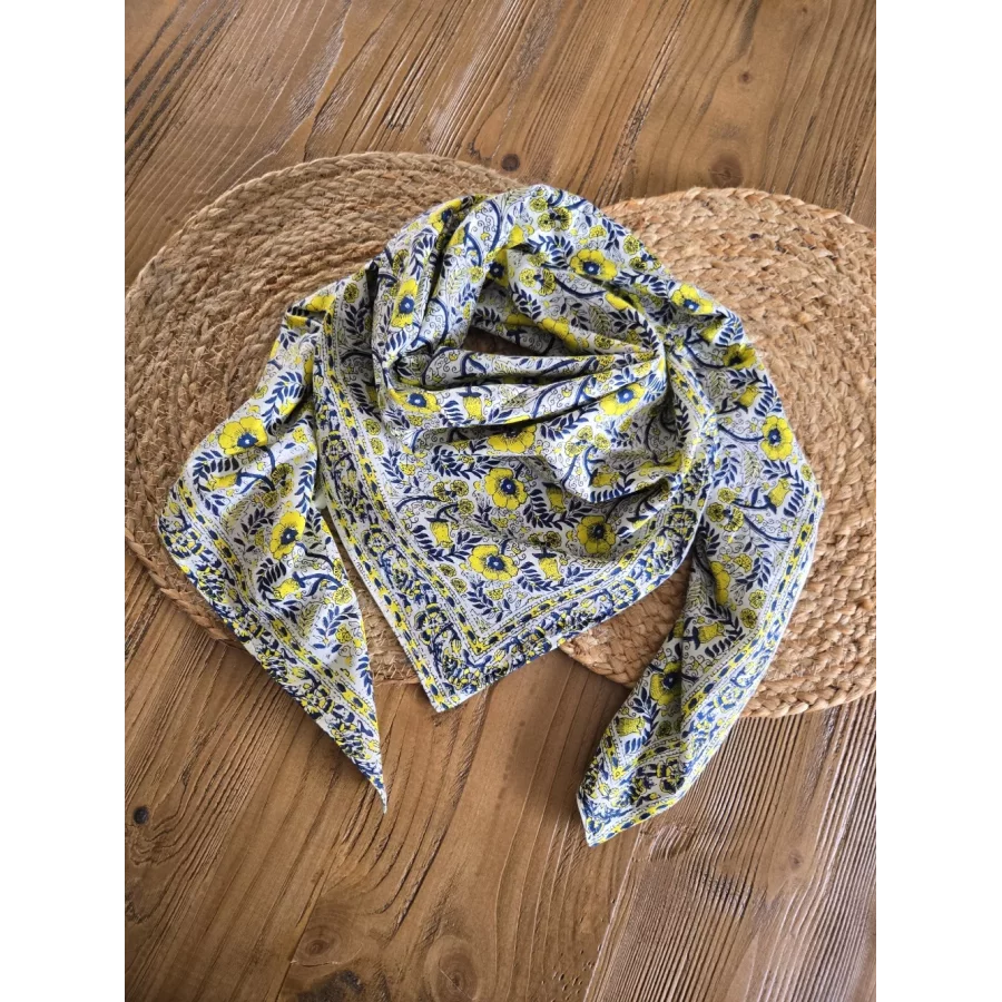 Foulard carré coton fleurs jaune et marine