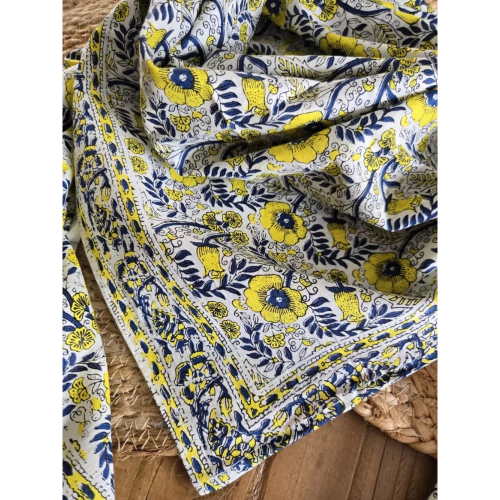 Foulard carré coton fleurs jaune et marine