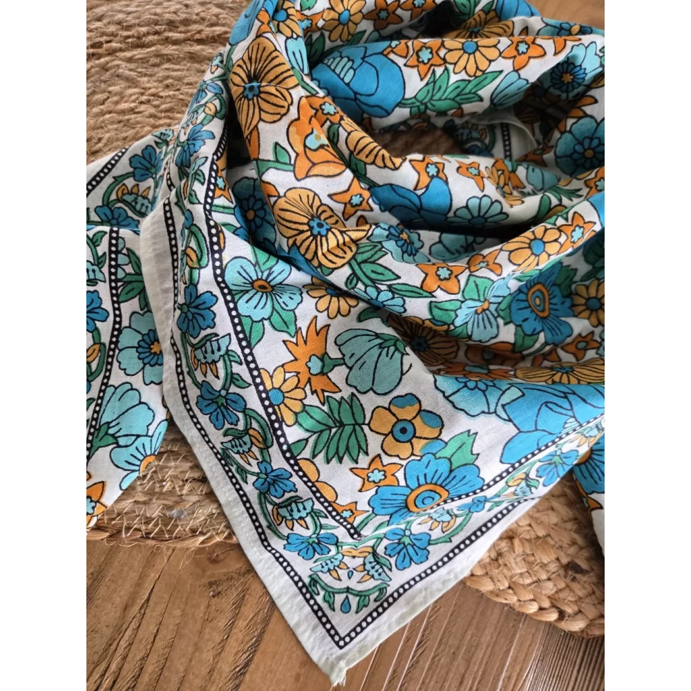 Foulard carré en coton fleurs turquoise