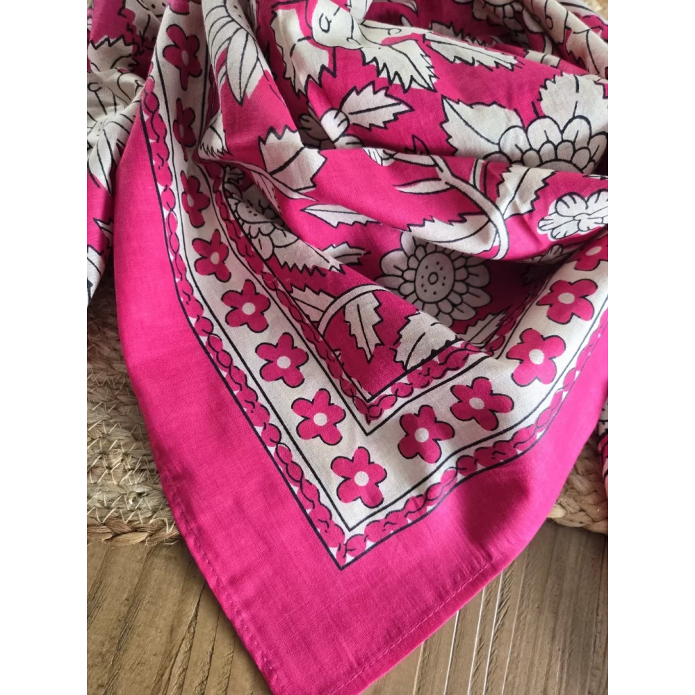 Foulard carré en coton fuchsia