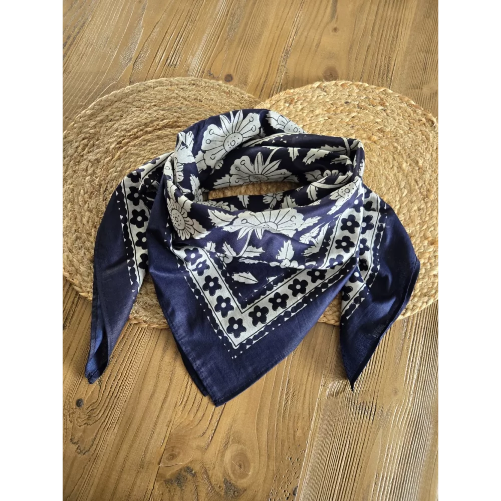 Foulard carré en coton bleu marine