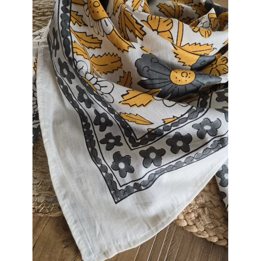 Foulard carré en coton moutarde et gris