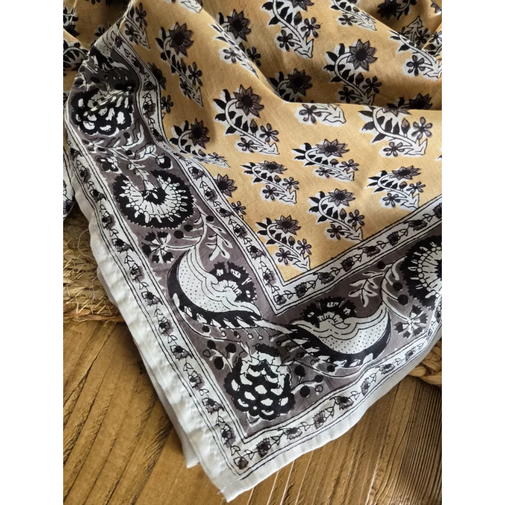 Foulard carré en coton moutarde et gris
