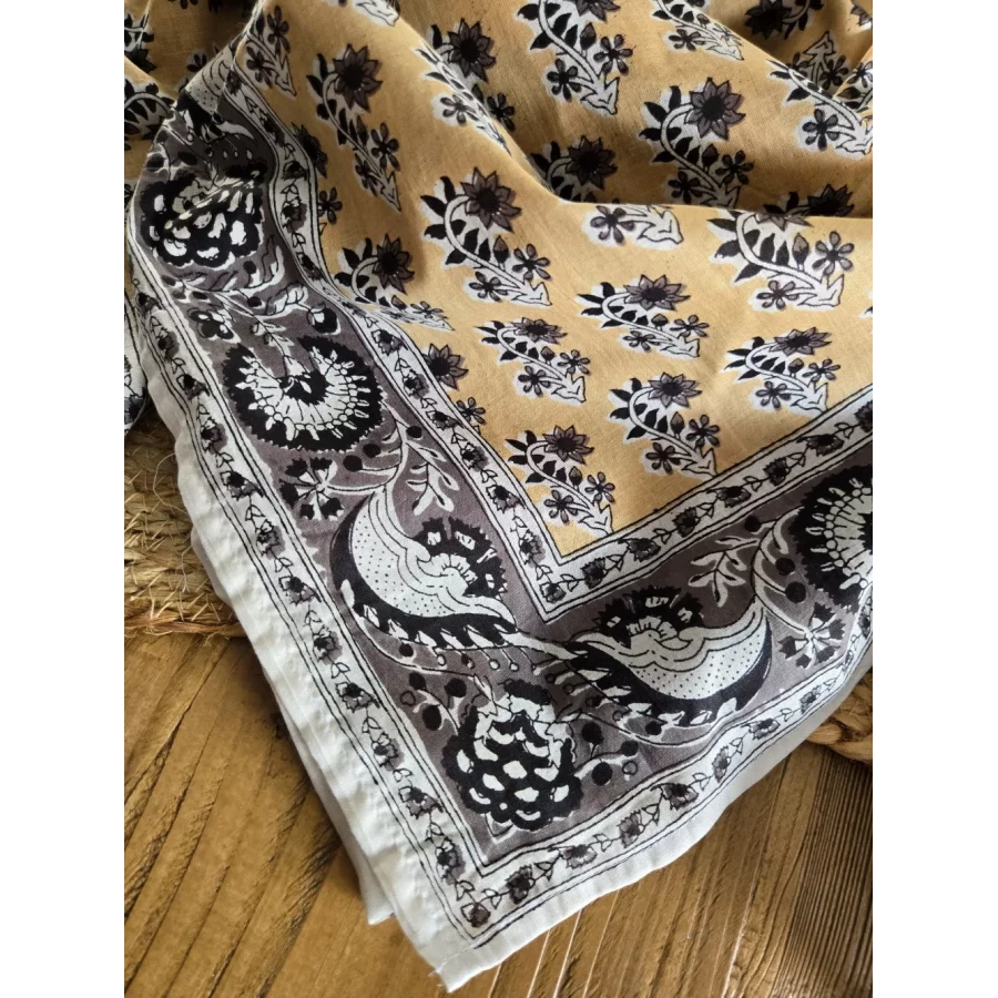 Foulard carré en coton moutarde et gris