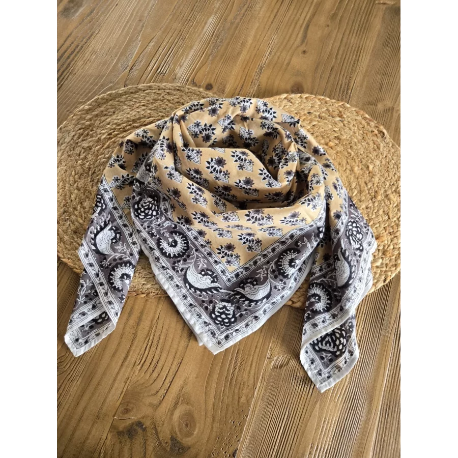 Foulard carré en coton moutarde et gris