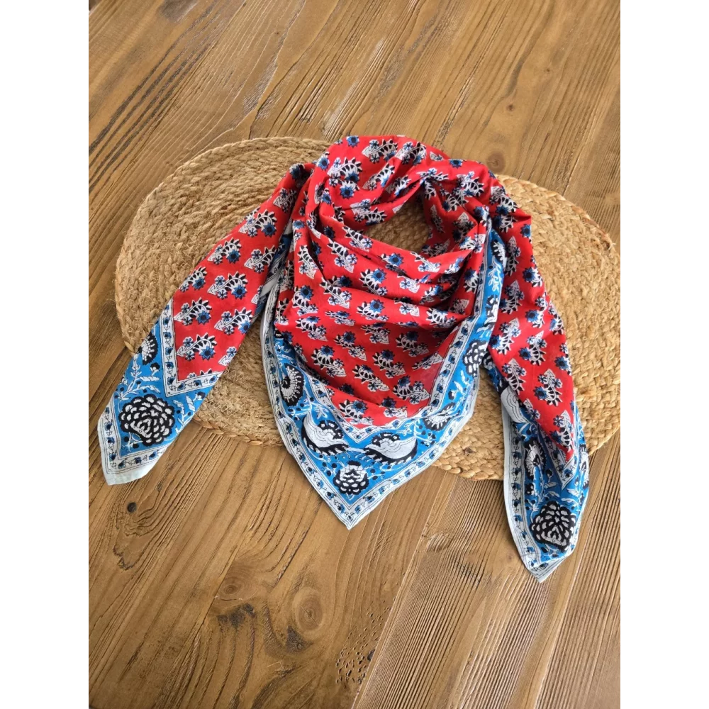 Foulard carré en coton rouge et bleu