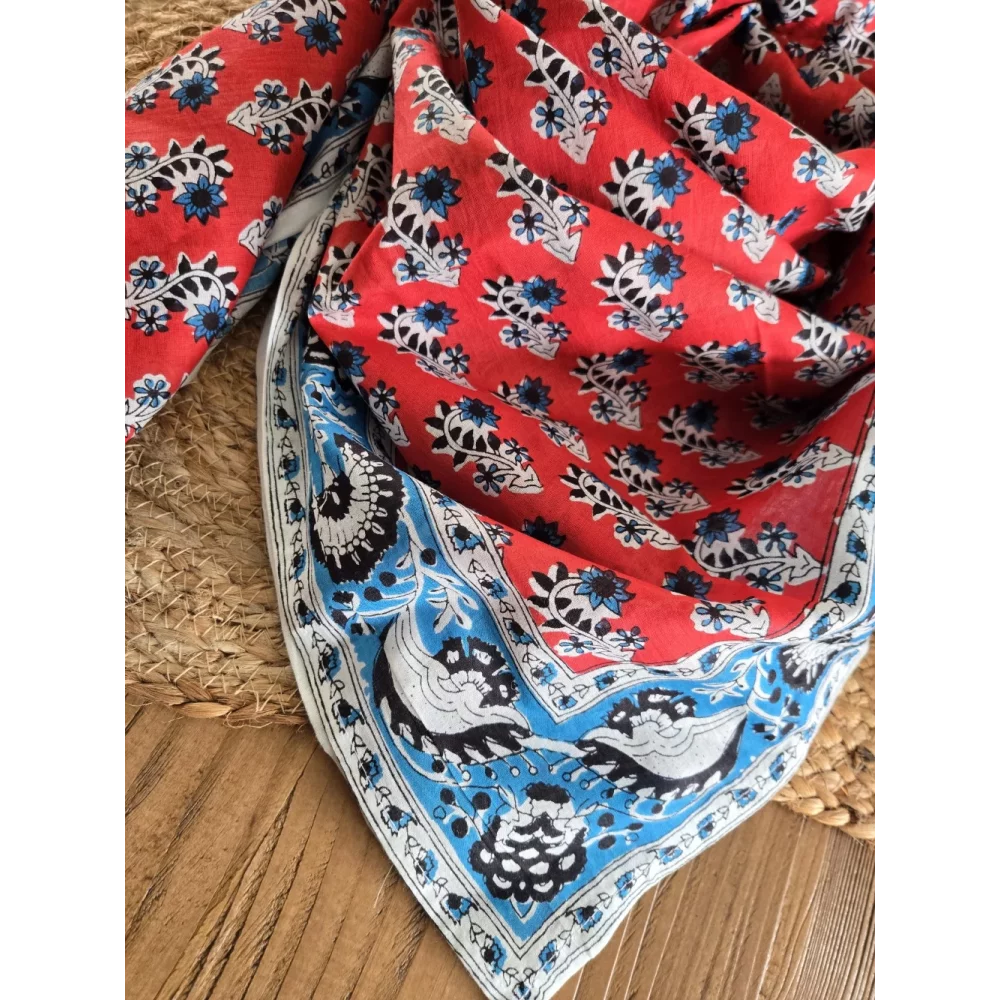 Foulard carré en coton rouge et bleu
