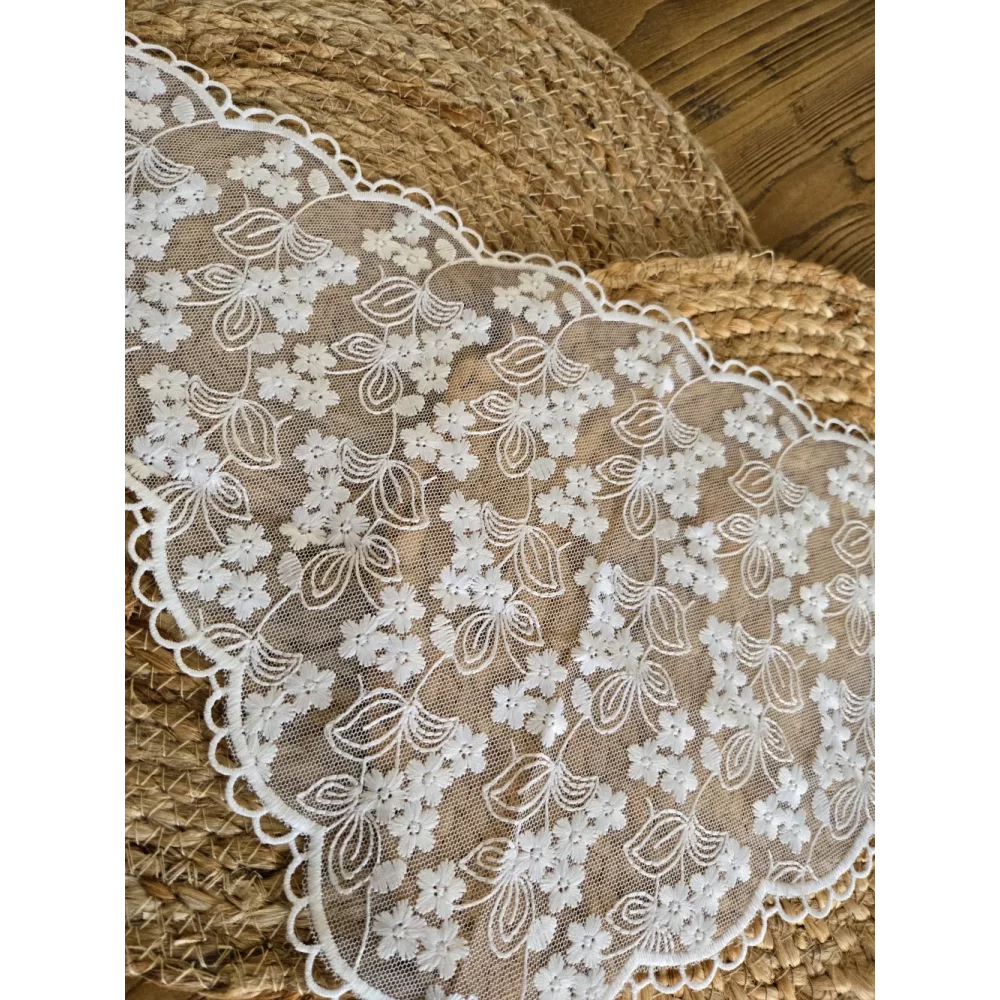 Foulard pointe dentelle blanche