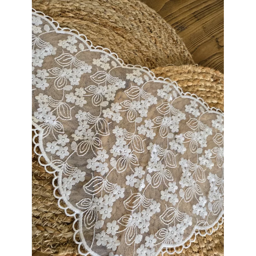 Foulard pointe dentelle blanche