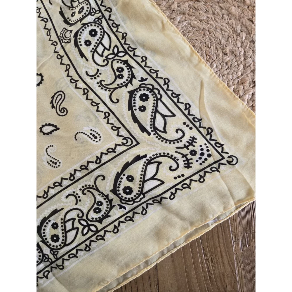 Foulard carré bandana jaune