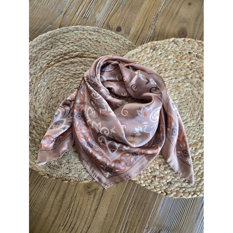 Foulard carré soyeux bandana camel