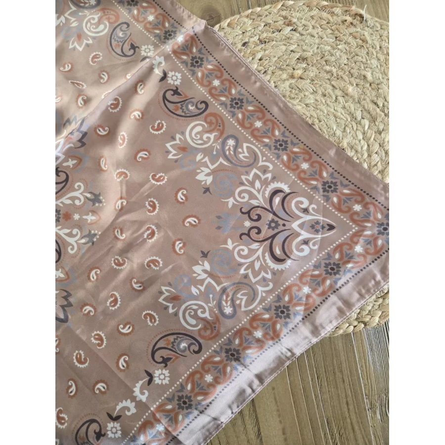 Foulard carré soyeux bandana camel