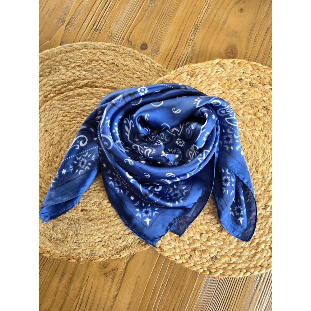 Foulard carré soyeux bandana bleu marine