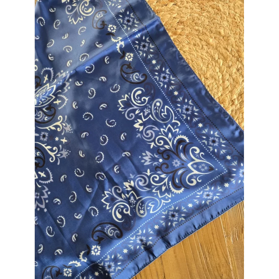 Foulard carré soyeux bandana bleu marine