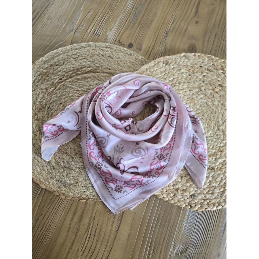Foulard carré soyeux bandana rose