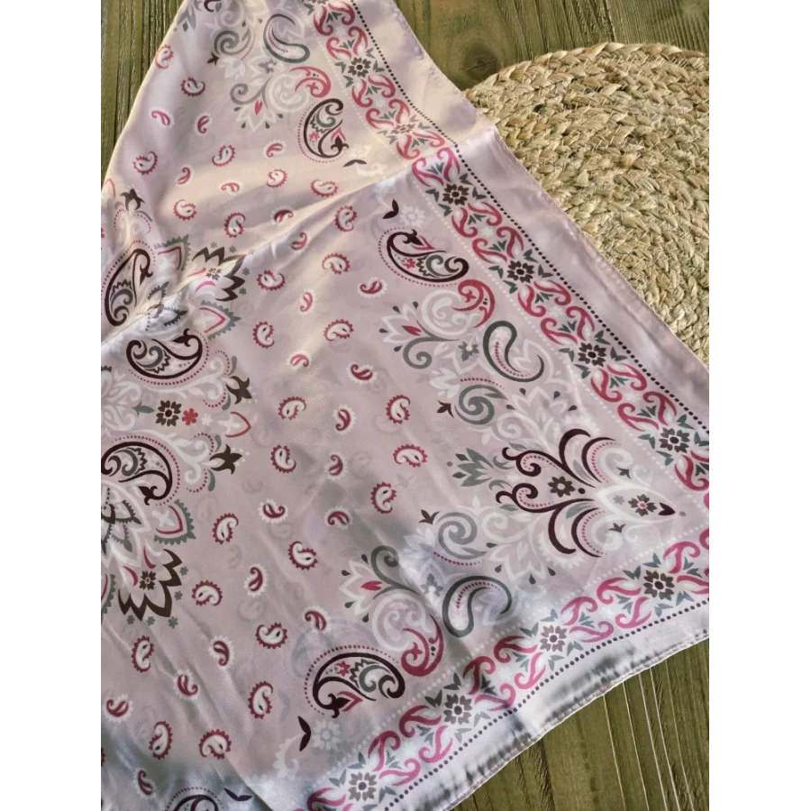 Foulard carré soyeux bandana rose