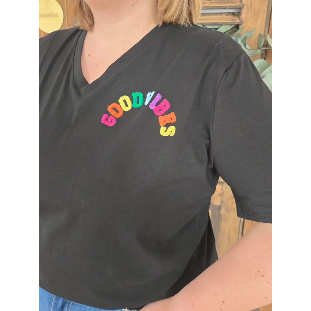 T-shirt Good Vibes noir col V
