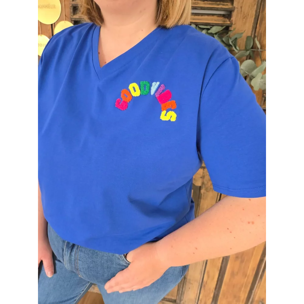T-shirt Good Vibes bleu roy col V