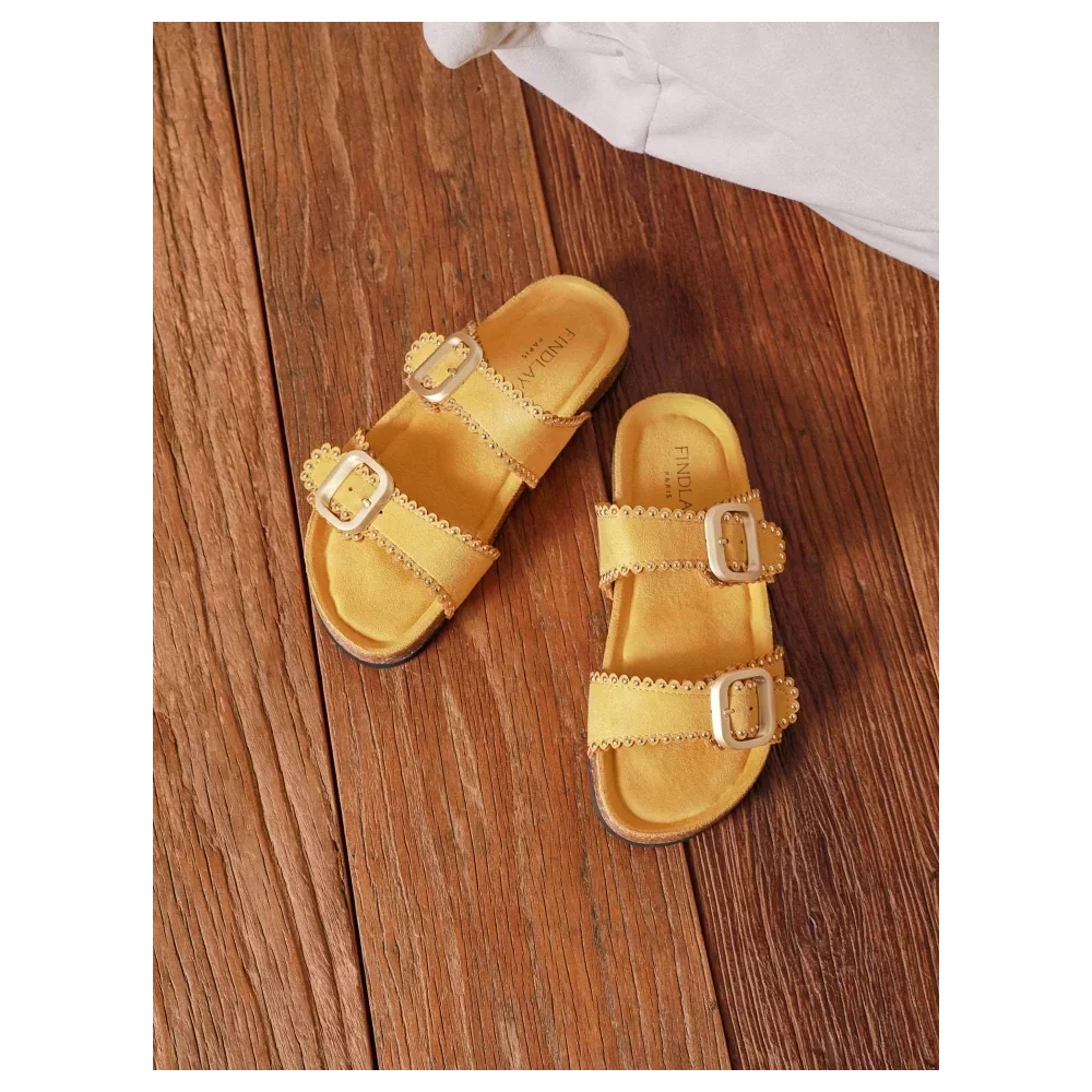 Mules jaune suedine et details dorés