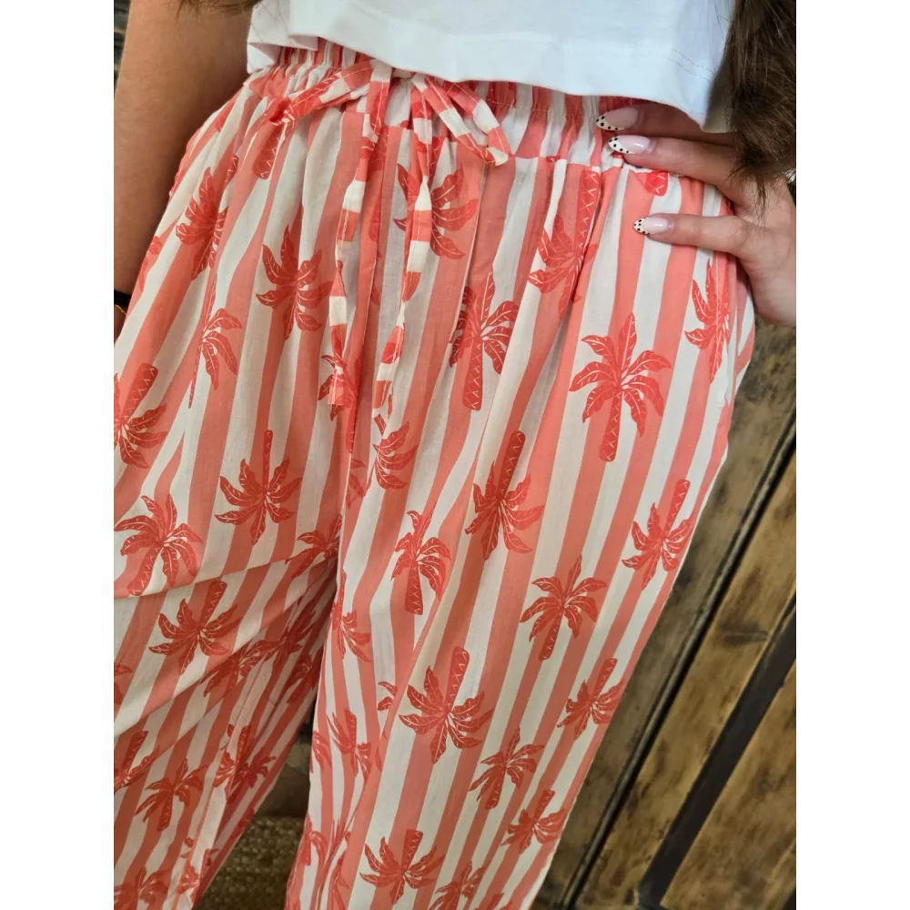 Pantalon fluide en coton corail rayé et palmiers