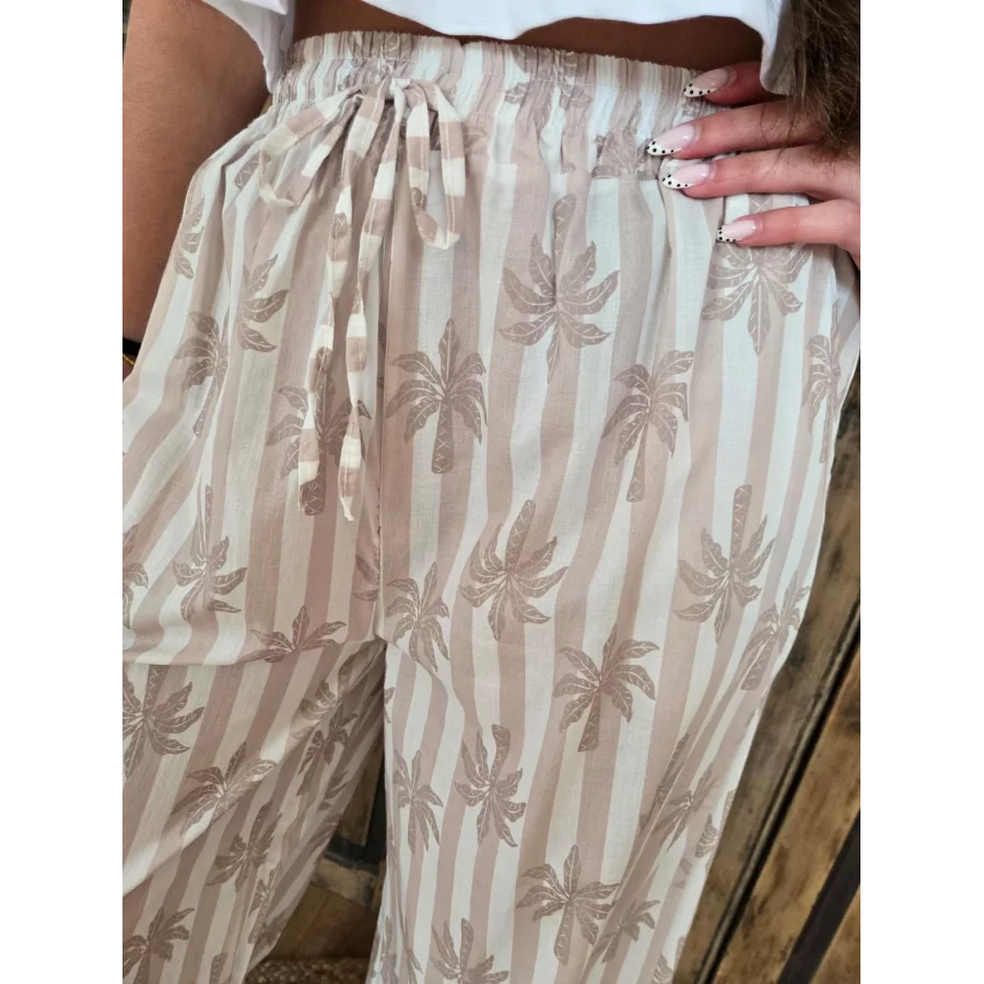Pantalon fluide en coton beige rayé et palmiers