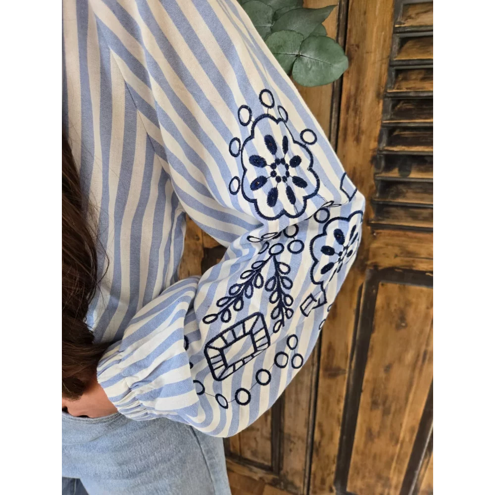 Blouse Eleonore rayures bleu et broderies