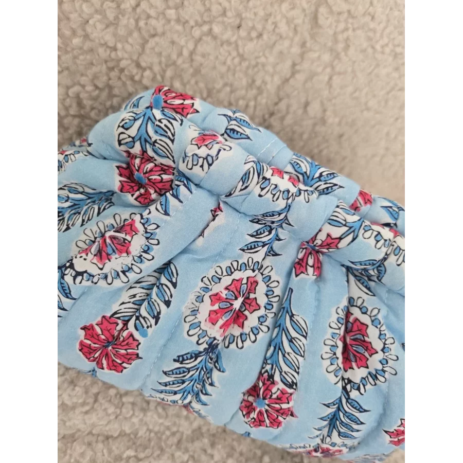 Pochon en tissu bleu ciel et fleurs fuchsia