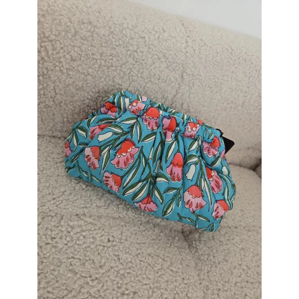 Pochon en tissu turquoise et tulipe