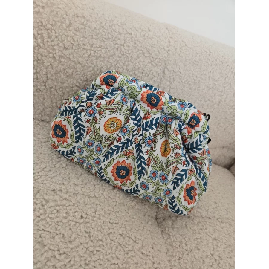 Pochon en tissu ecru et motifs fleurs