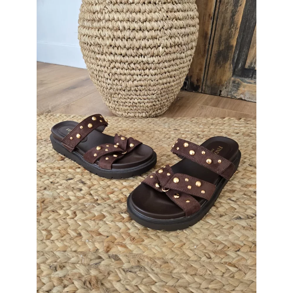 Mules choco suedine et clous doré