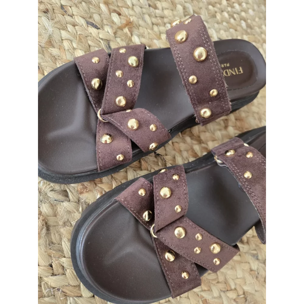 Mules choco suedine et clous doré