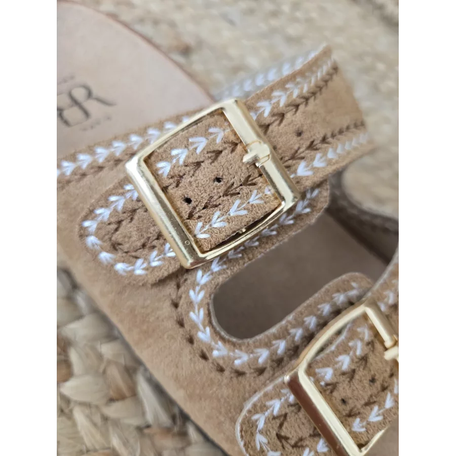 Mules camel brodées