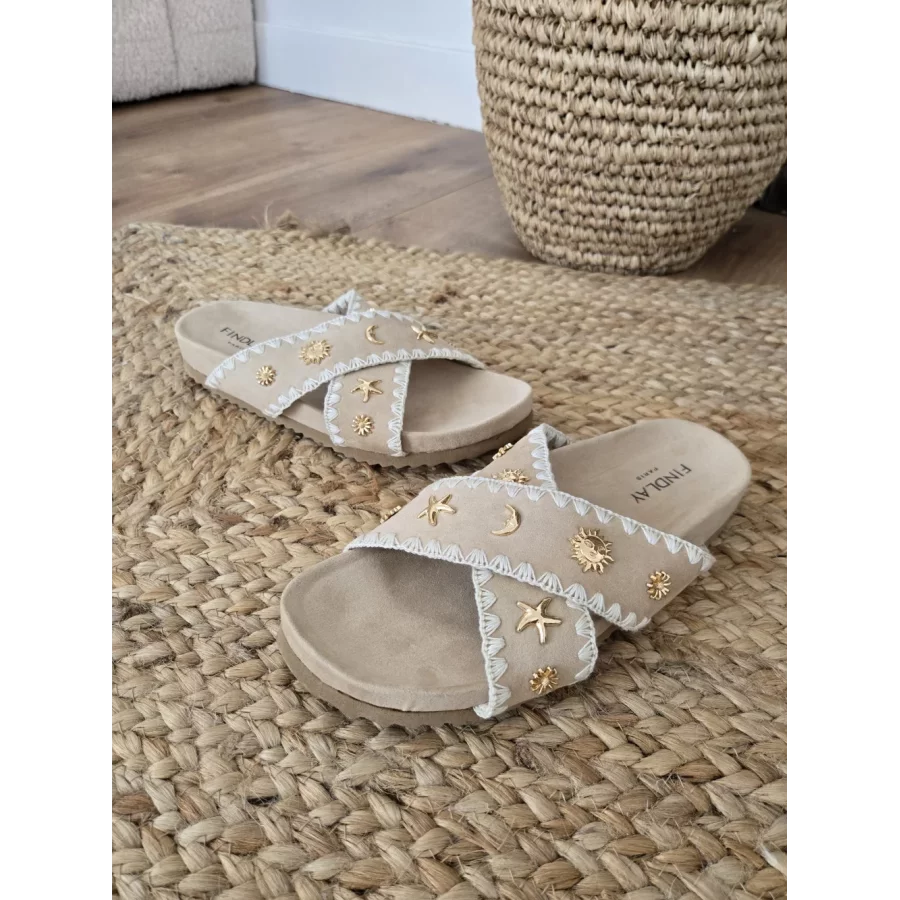 Mules croisées beige bijoux dorés
