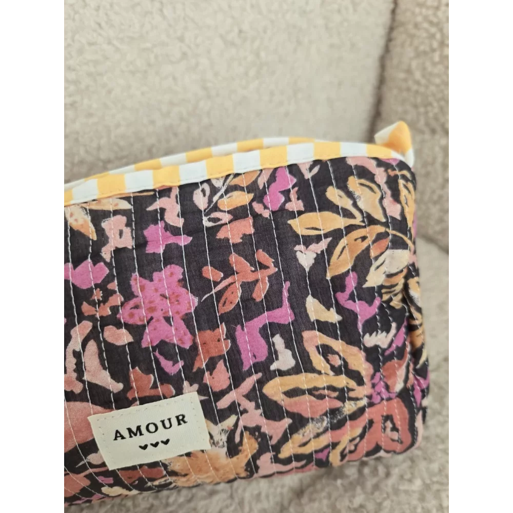 Trousse noir fleurs rose Amour