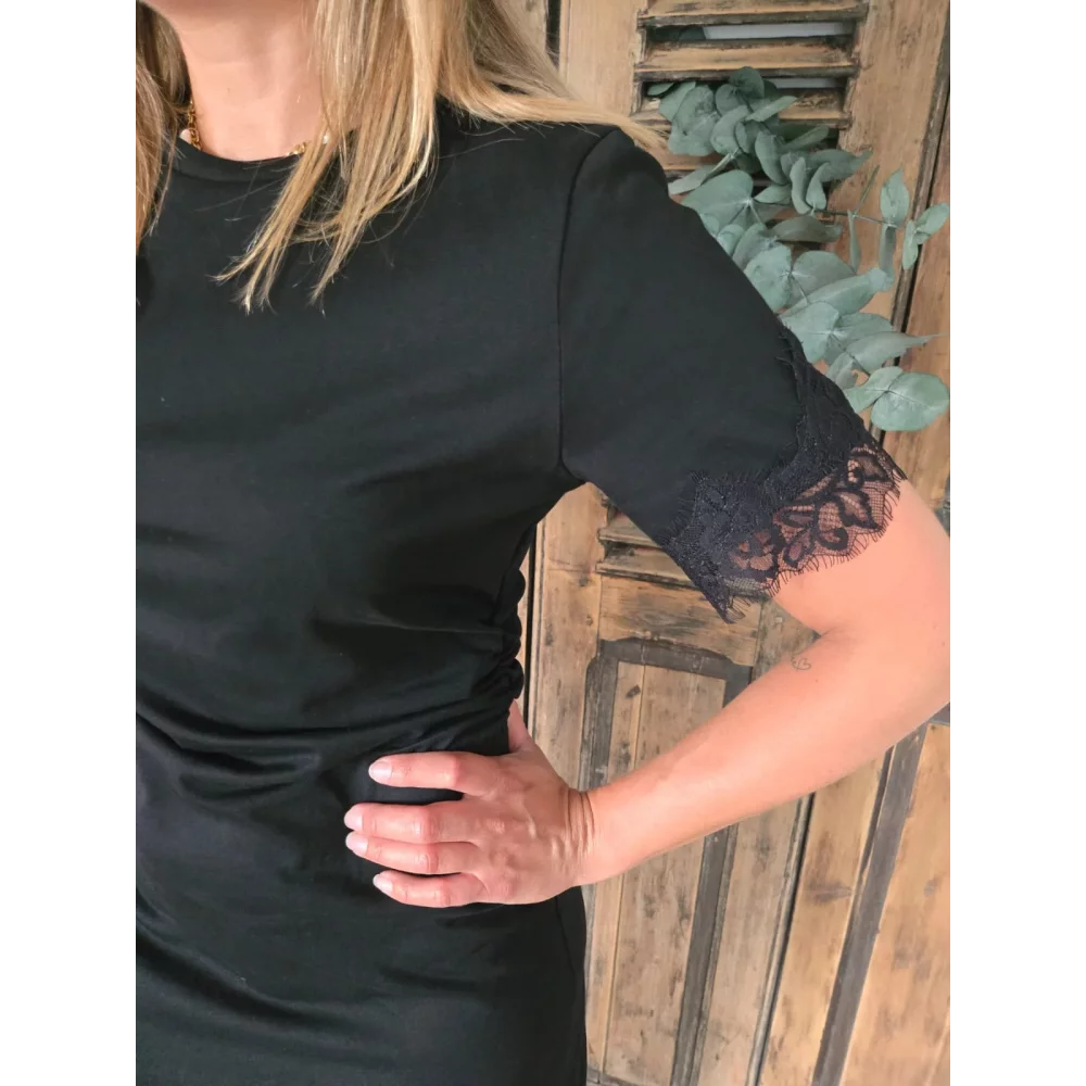 Robe T-shirt Cassandre noir biais dentelle
