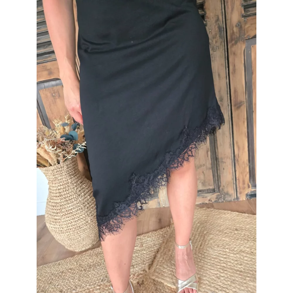 Robe T-shirt Cassandre noir biais dentelle
