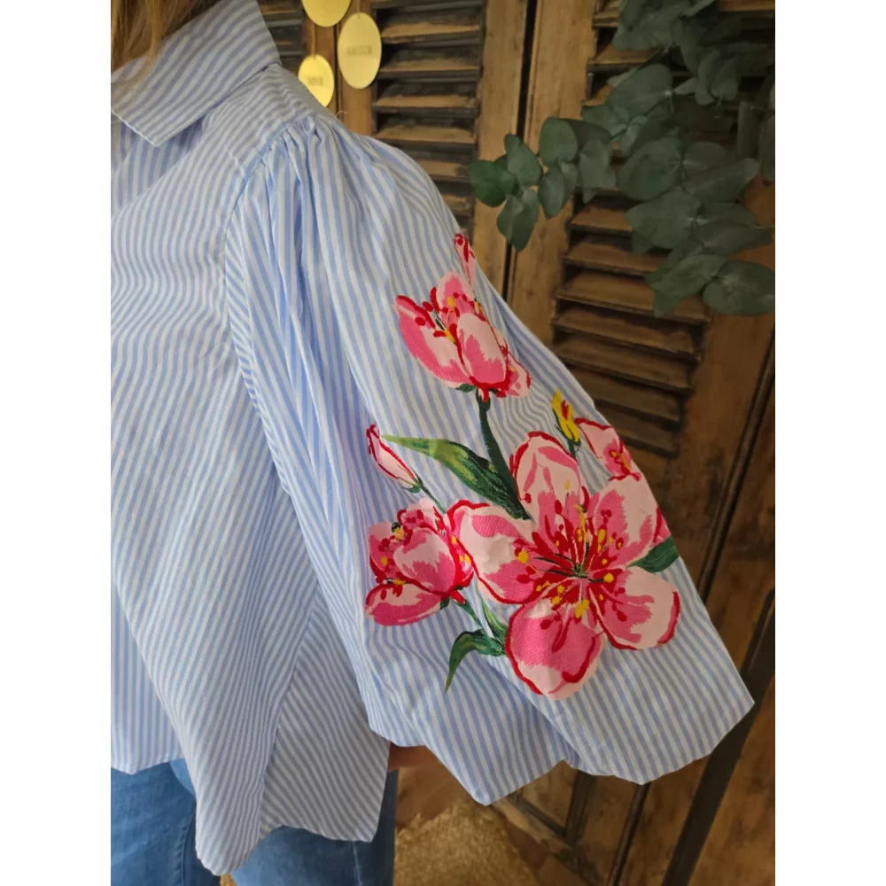 Chemise Marianne rayée bleu fleurs aux manches