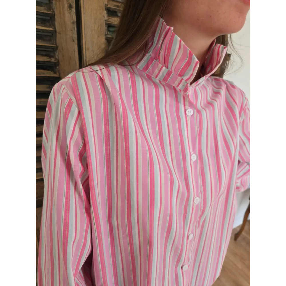 Chemise Mathilde rayée rose col victorien