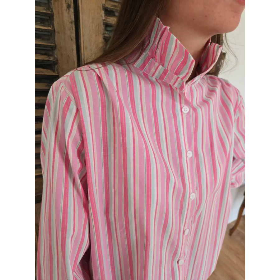 Chemise Mathilde rayée rose col victorien