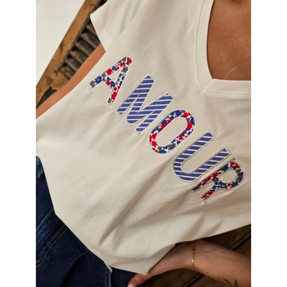 T-shirt blanc Amour tissu bleu et fleuri