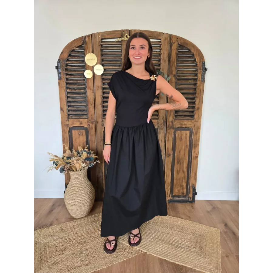 Robe Adelie noir bijoux fleurs doré