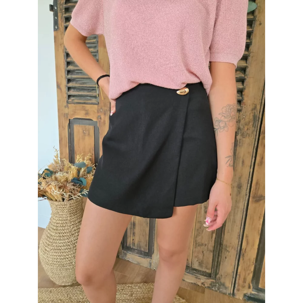 Jupe short Muriel noir bijoux doré