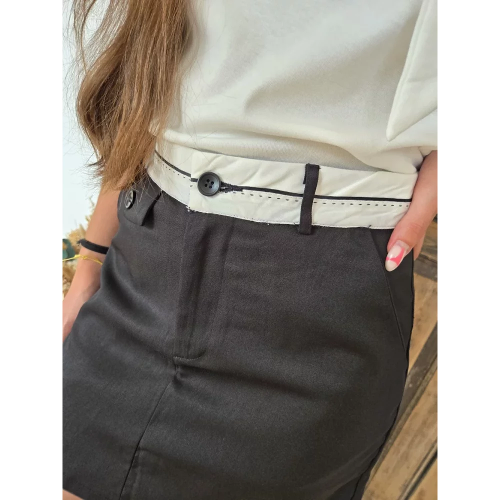 Jupe short Alexane noir bande blanche