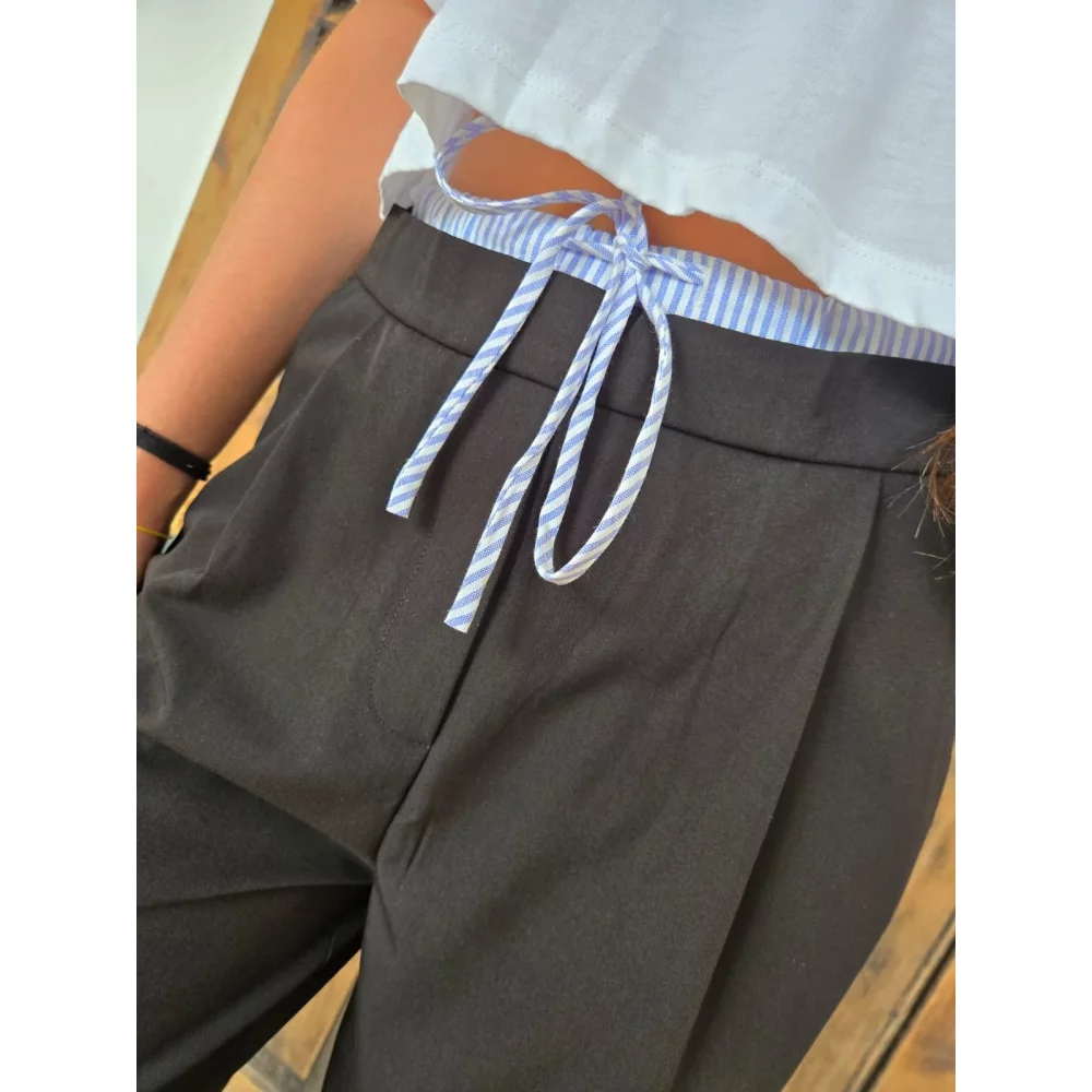 Pantalon Flavien fluide noir bande rayée bleu