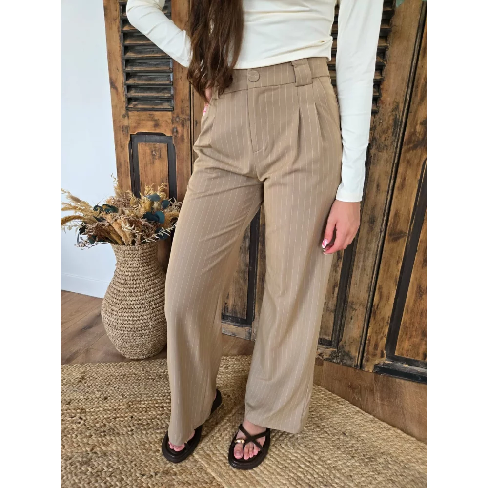 Pantalon tailleur Etienne camel fines rayures