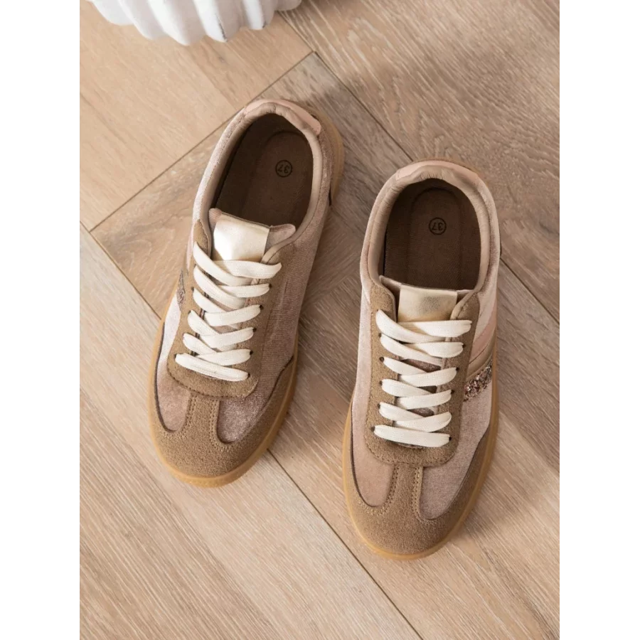 Baskets taupe et rose
