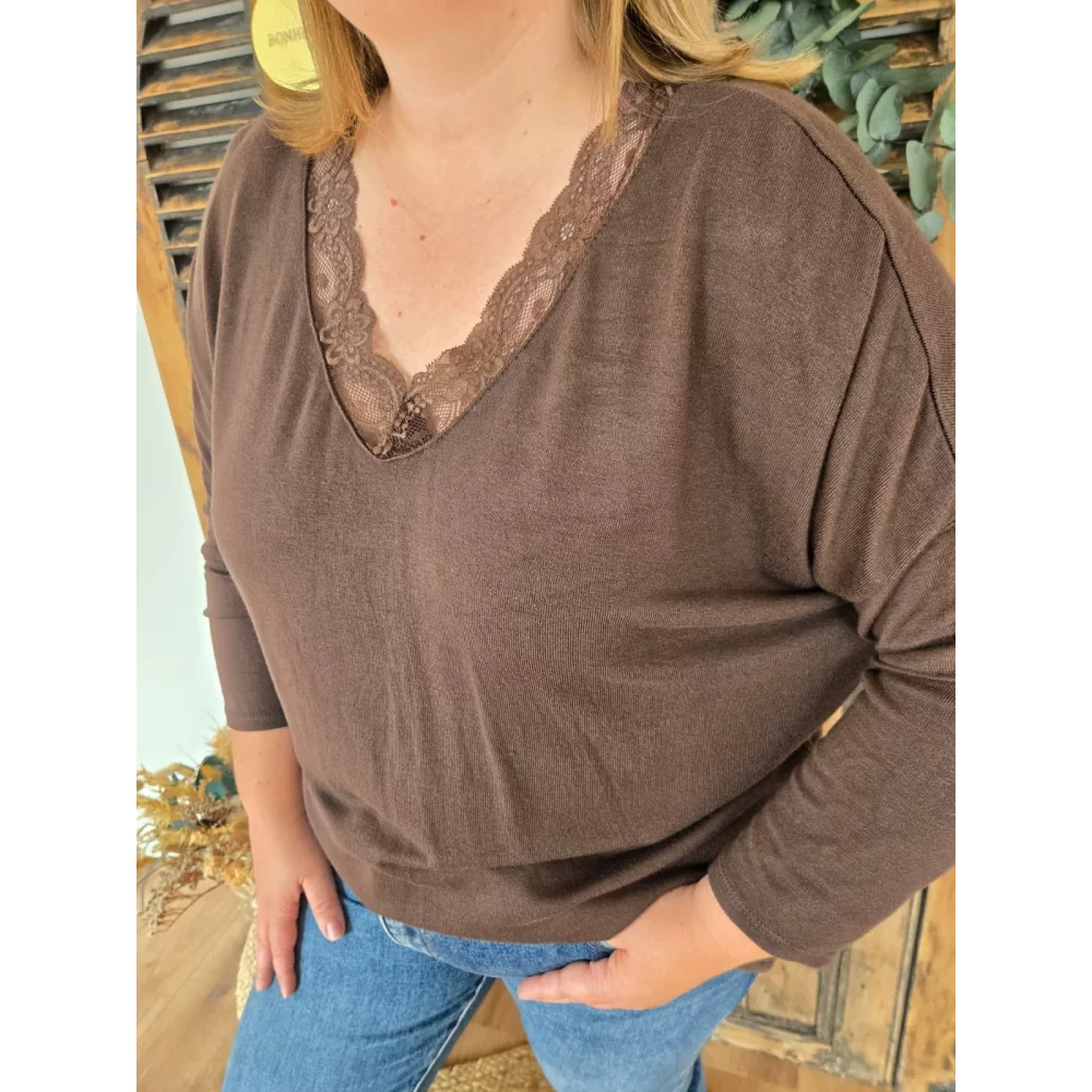Pull fin Hugo col V dentelle choco