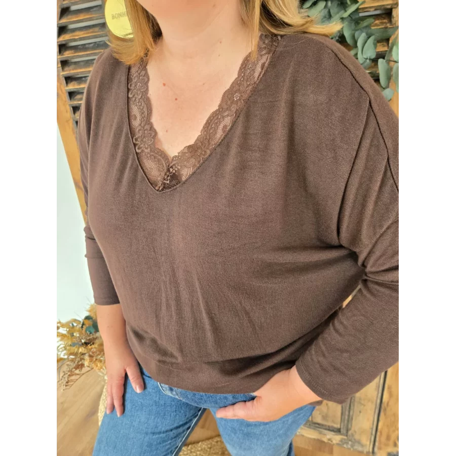 Pull fin Hugo col V dentelle choco