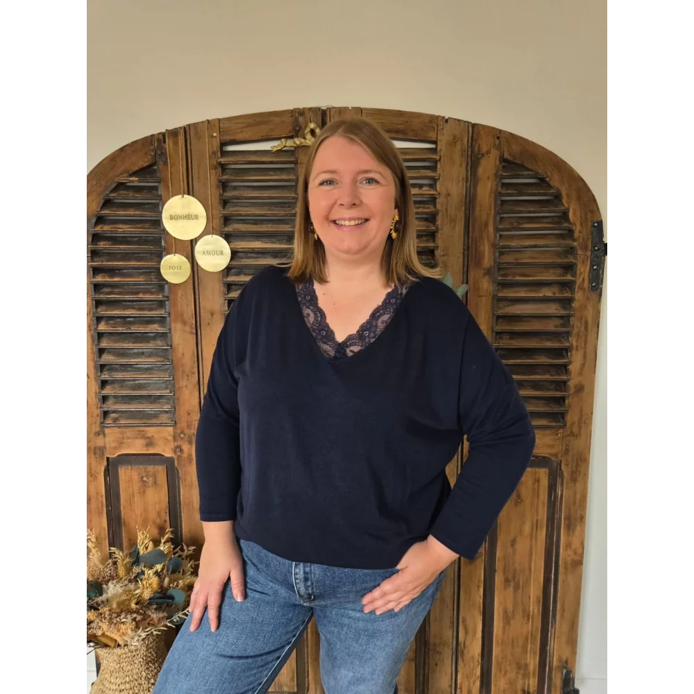 Pull fin Hugo col V dentelle marine